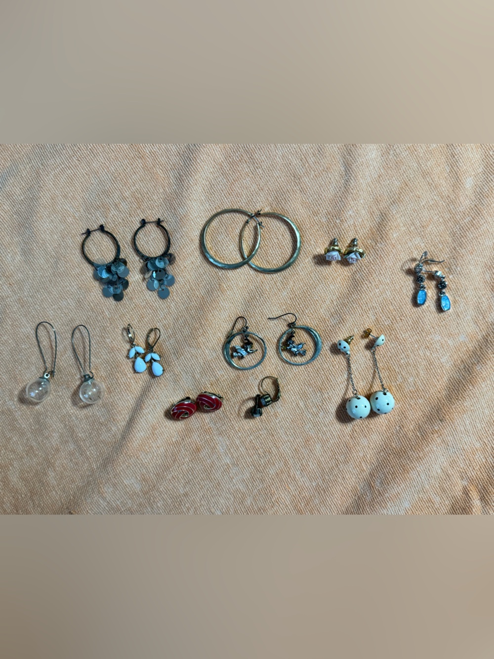 Lot of women’s vintage earrings